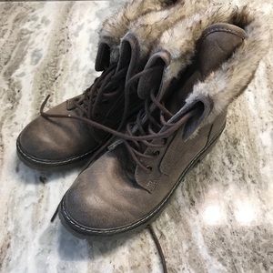 Mossimo faux fur boots